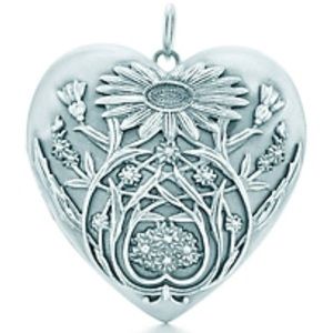 ISO Tiffany Ziegfeld locket 🌻